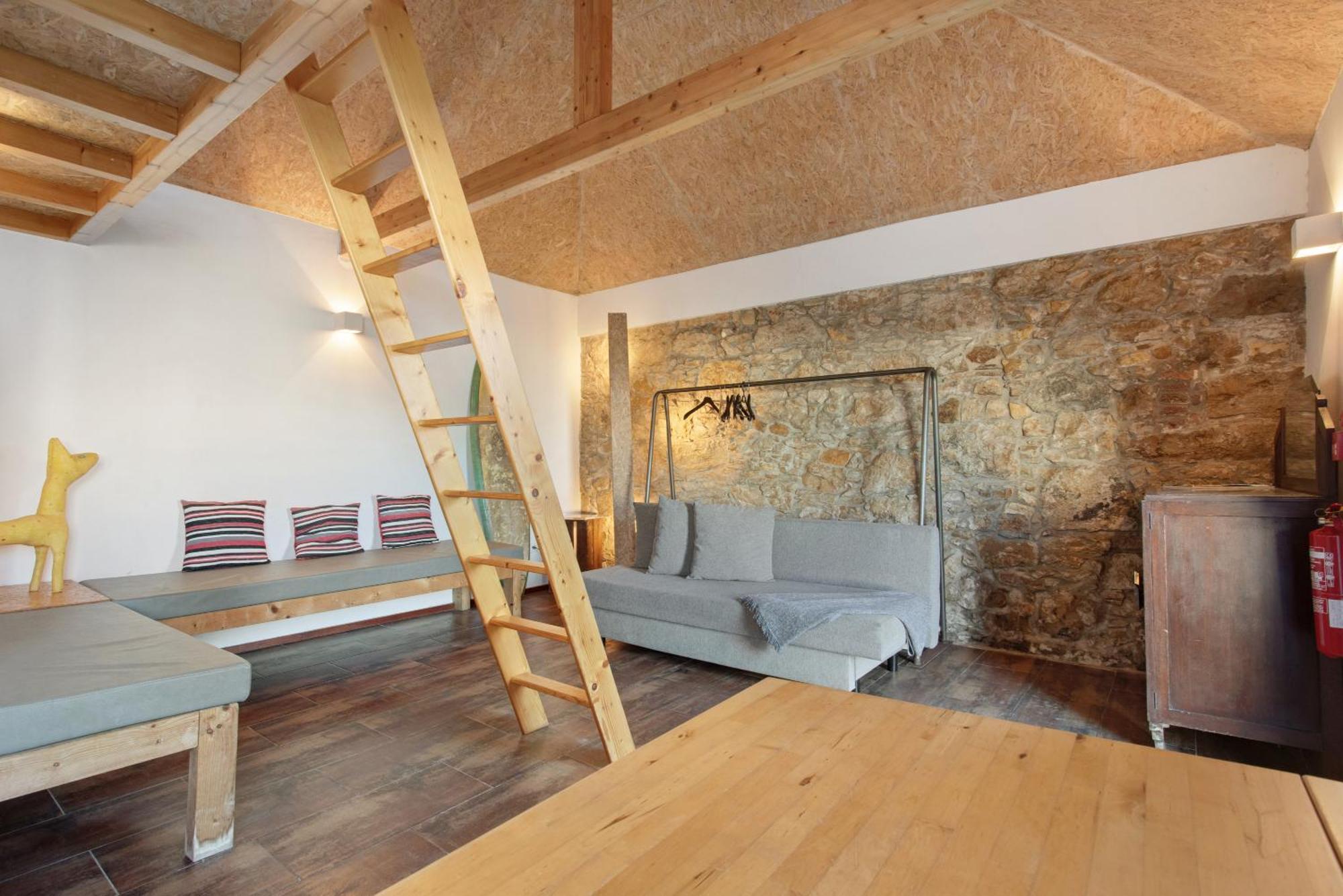 Surfcastle And Surf School Ferrel (Leiria)