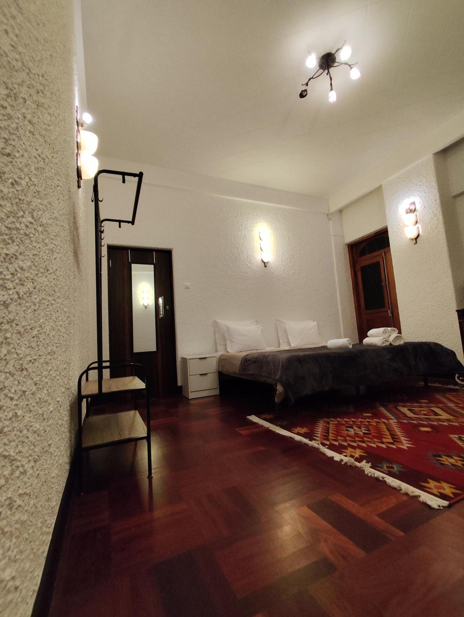 Francisco's Homestay *