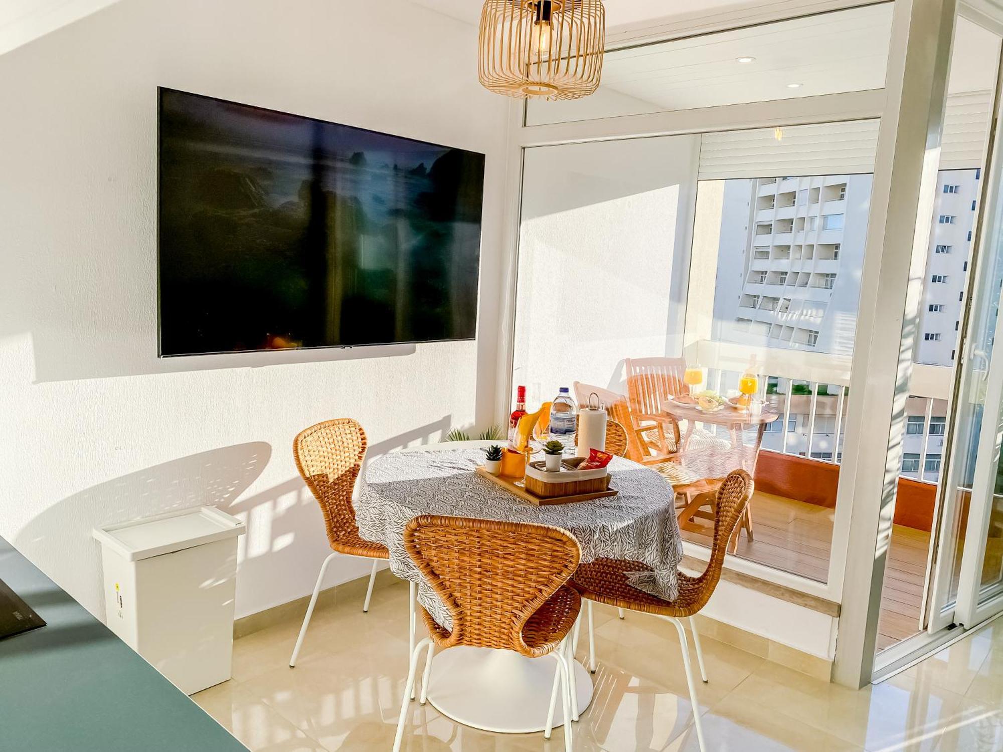 Luxury 2 Min Beach With Balcony, Ocean View, Wifi, Ac, Smarttv Portimao
