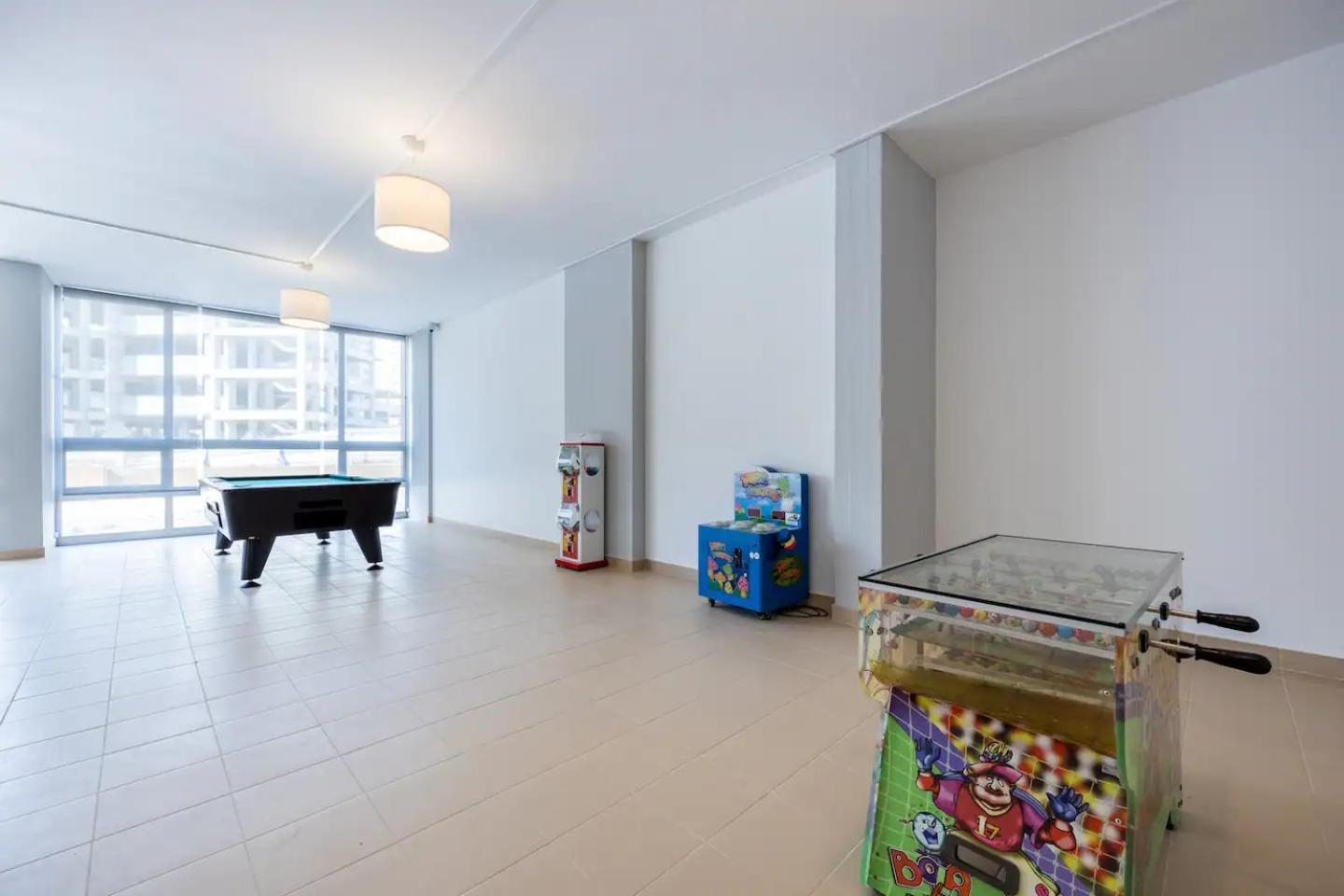 Apartment Luxury 2 Min Beach With Balcony, Ocean View, Wifi, Ac, Smarttv *