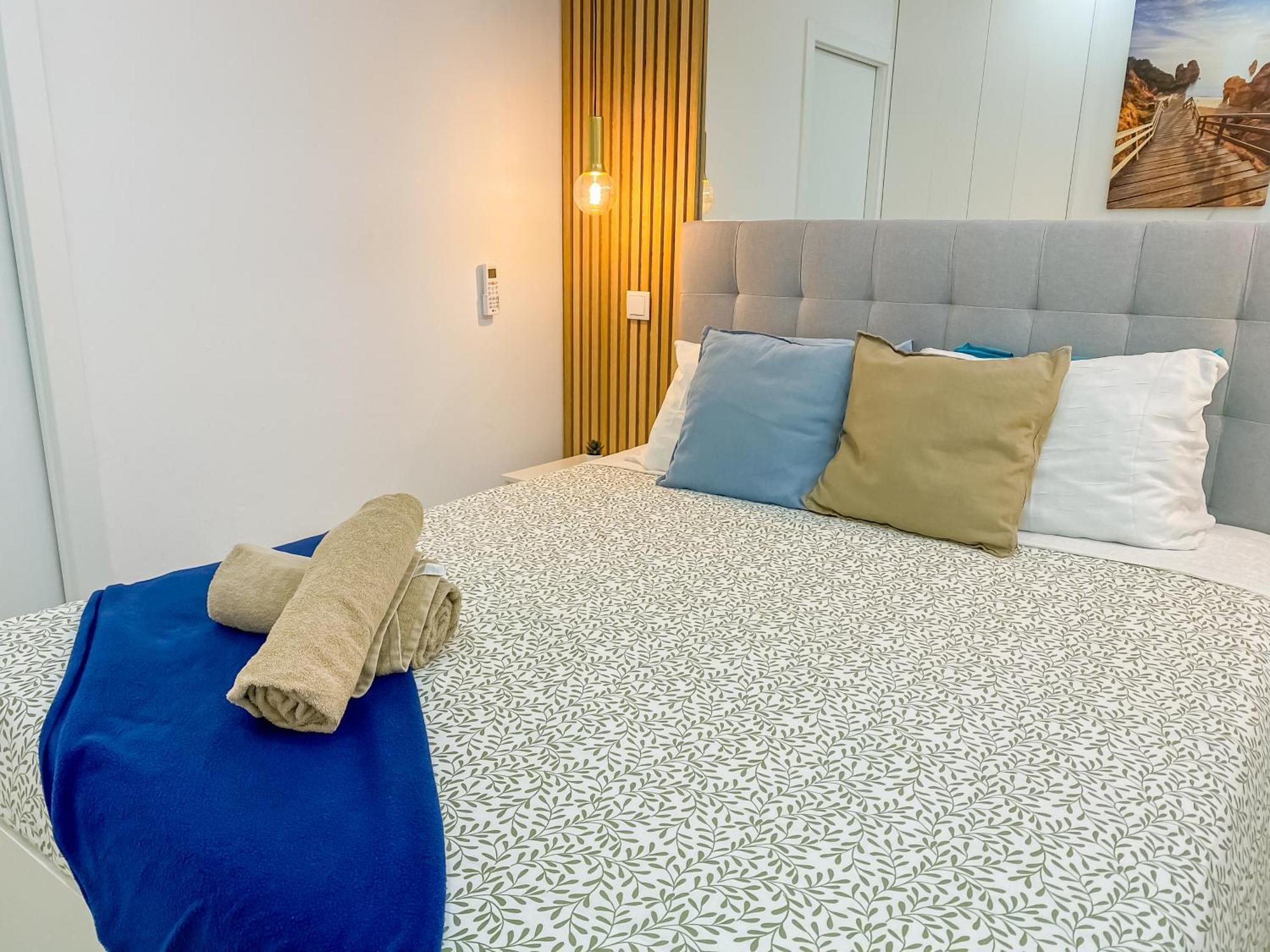 Apartment Luxury 2 Min Beach With Balcony, Ocean View, Wifi, Ac, Smarttv *