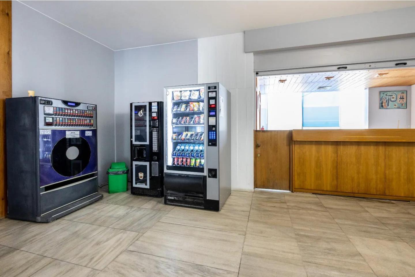 Apartment Luxury 2 Min Beach With Balcony, Ocean View, Wifi, Ac, Smarttv