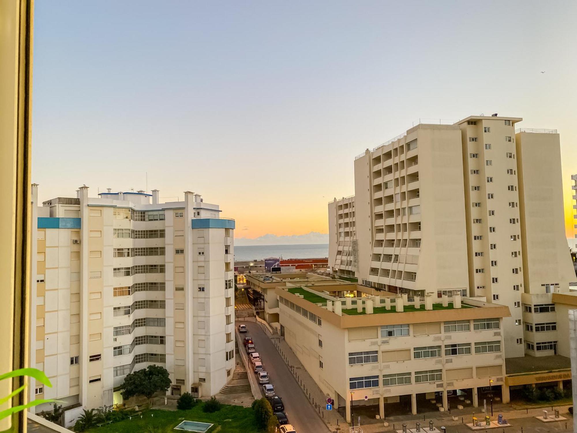 Luxury 2 Min Beach With Balcony, Ocean View, Wifi, Ac, Smarttv Portimao
