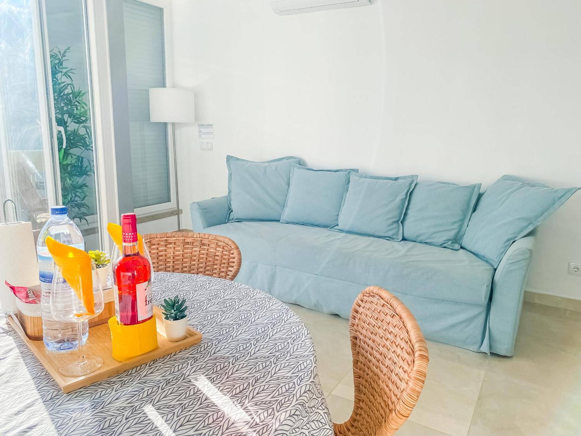 Apartment Luxury 2 Min Beach With Balcony, Ocean View, Wifi, Ac, Smarttv *