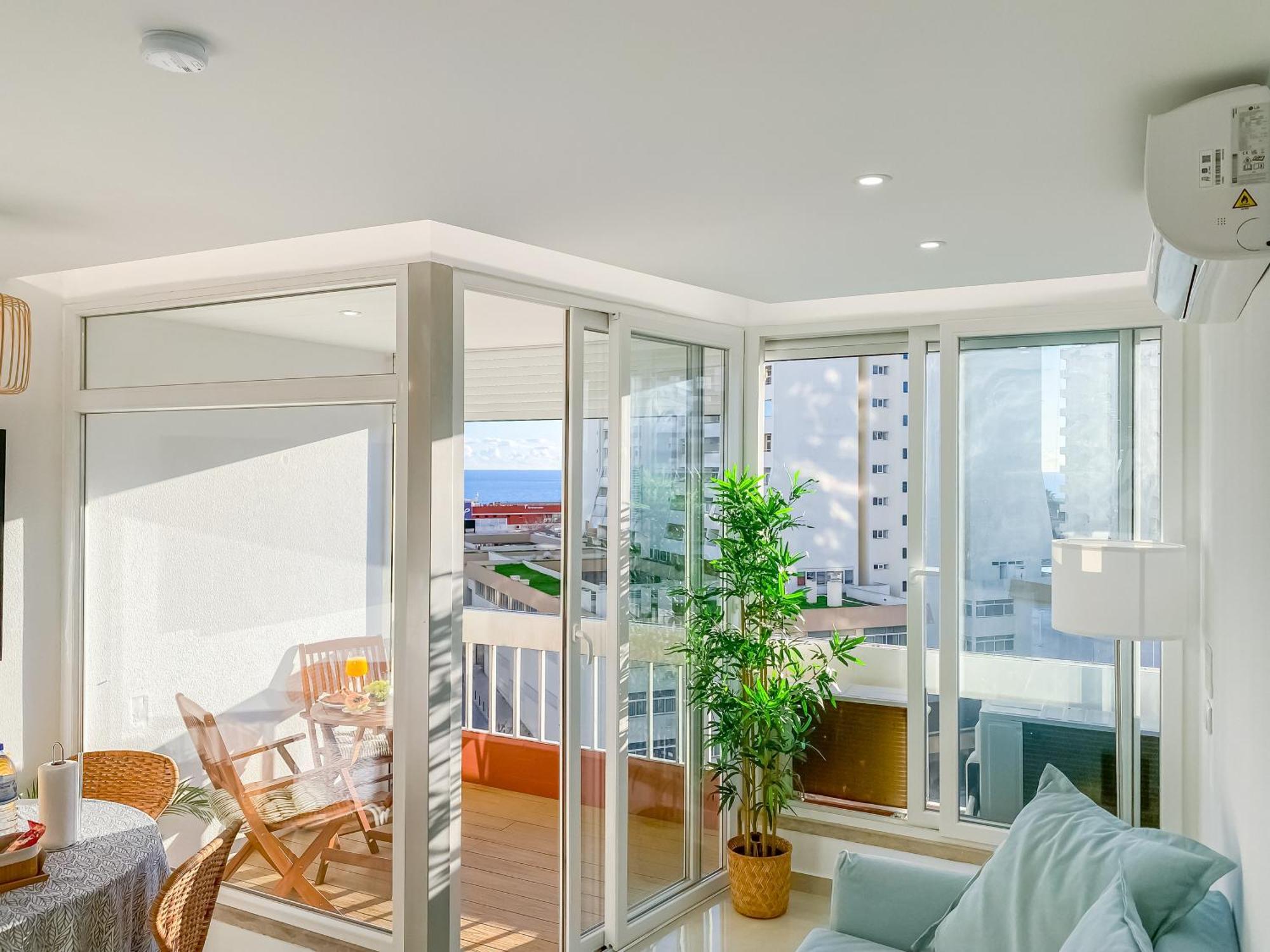 Luxury 2 Min Beach With Balcony, Ocean View, Wifi, Ac, Smarttv *