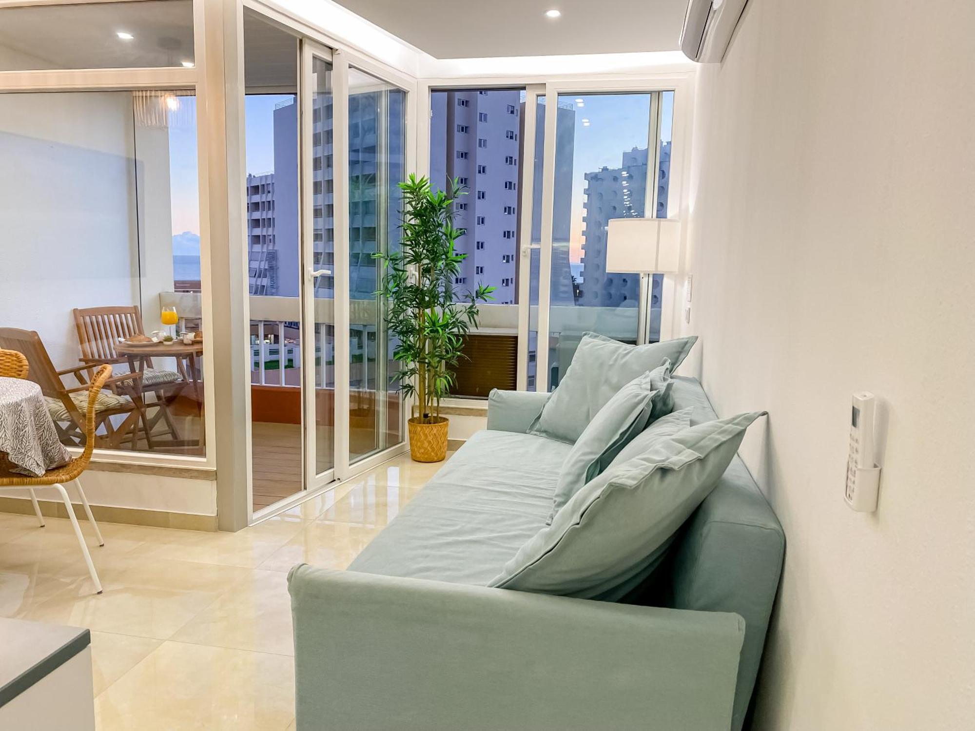 Luxury 2 Min Beach With Balcony, Ocean View, Wifi, Ac, Smarttv Apartment *