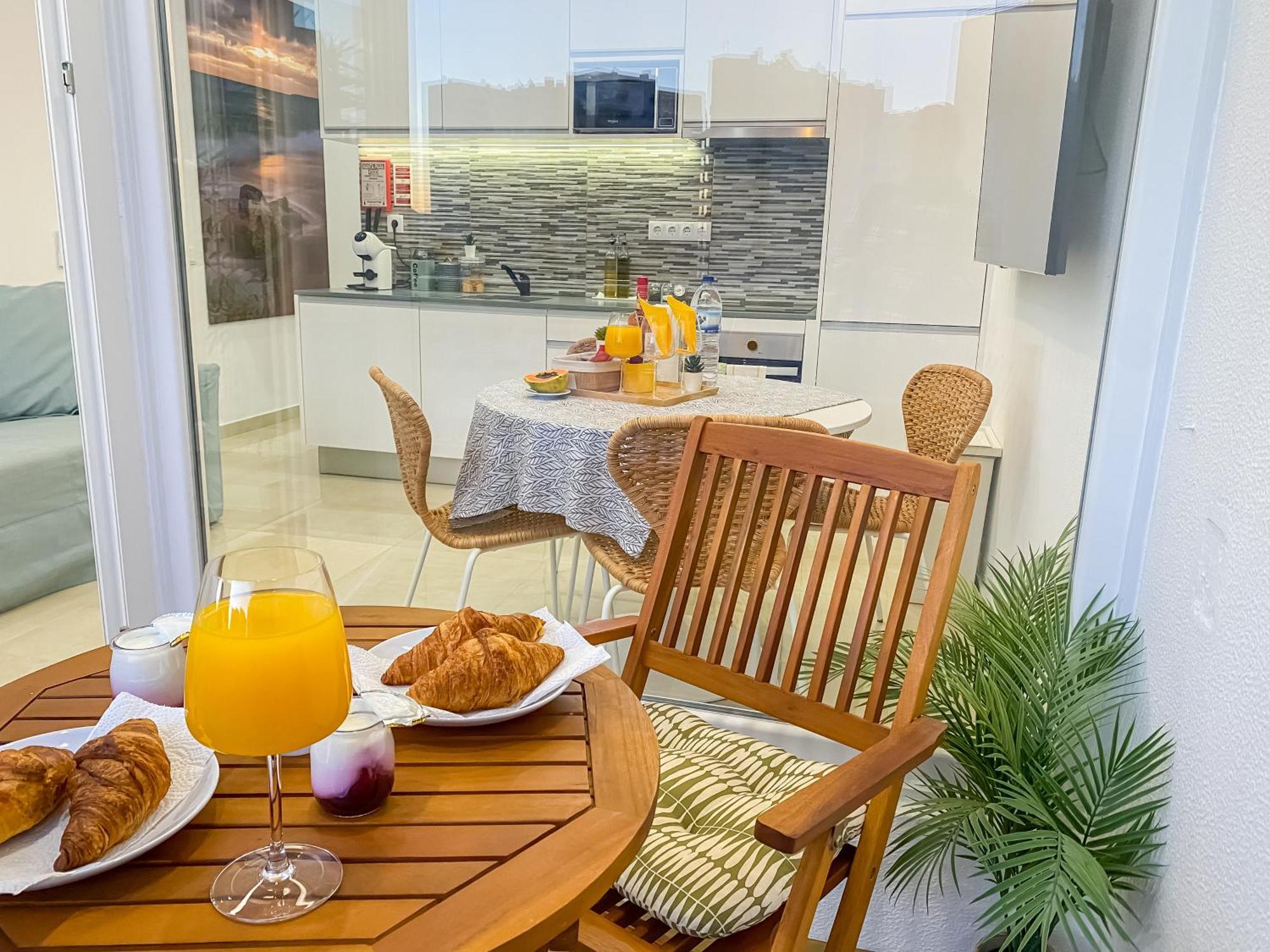 Luxury 2 Min Beach With Balcony, Ocean View, Wifi, Ac, Smarttv Portimao