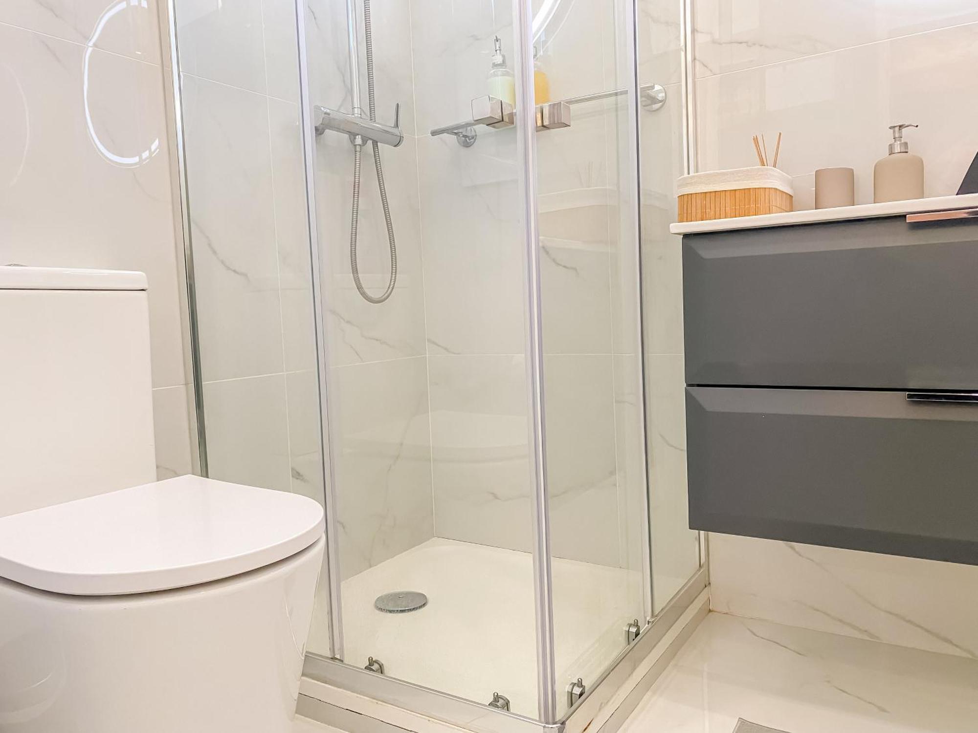 Apartment Luxury 2 Min Beach With Balcony, Ocean View, Wifi, Ac, Smarttv