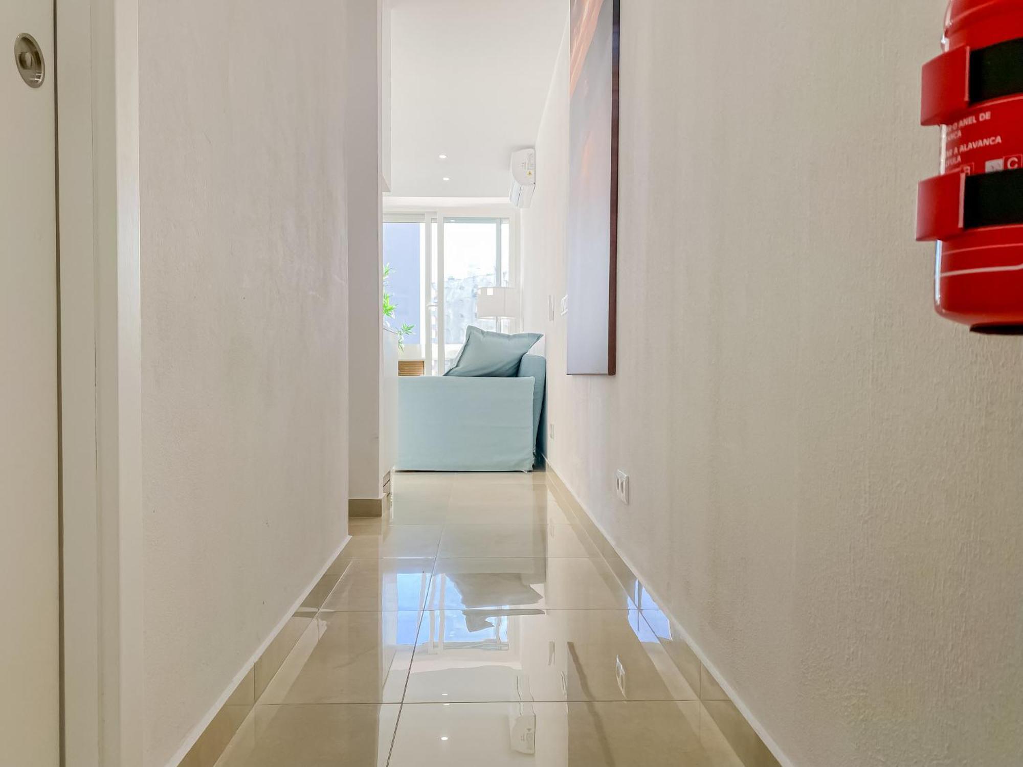 Luxury 2 Min Beach With Balcony, Ocean View, Wifi, Ac, Smarttv Apartment *