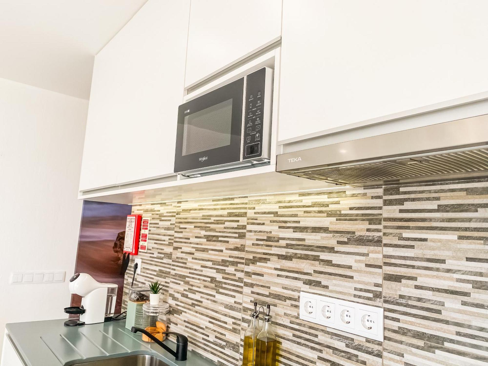 Luxury 2 Min Beach With Balcony, Ocean View, Wifi, Ac, Smarttv