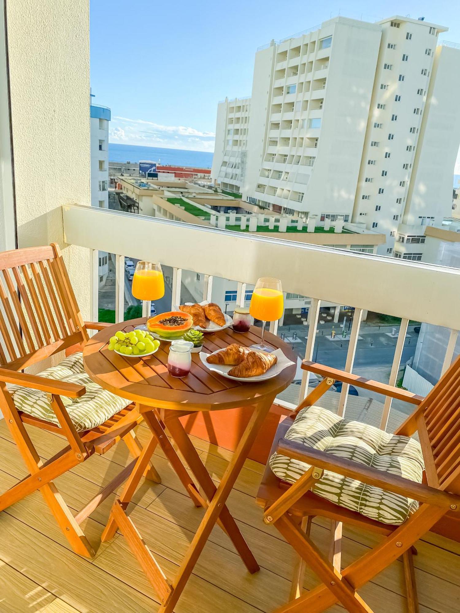 Luxury 2 Min Beach With Balcony, Ocean View, Wifi, Ac, Smarttv Portimao