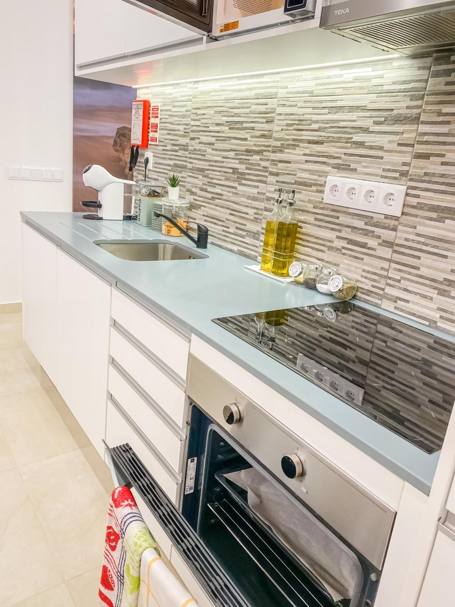 Apartment Luxury 2 Min Beach With Balcony, Ocean View, Wifi, Ac, Smarttv *
