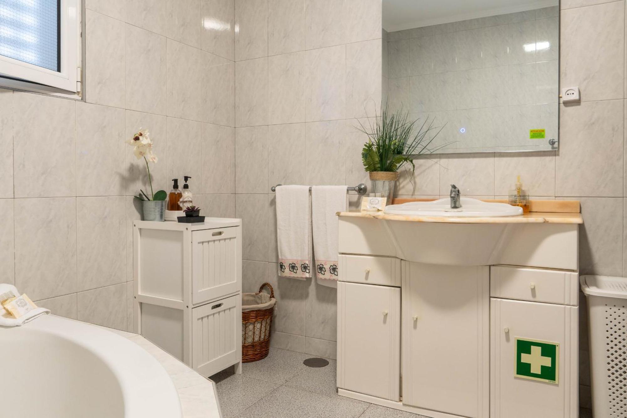 Mosteiros Coastal Haven Holiday home *