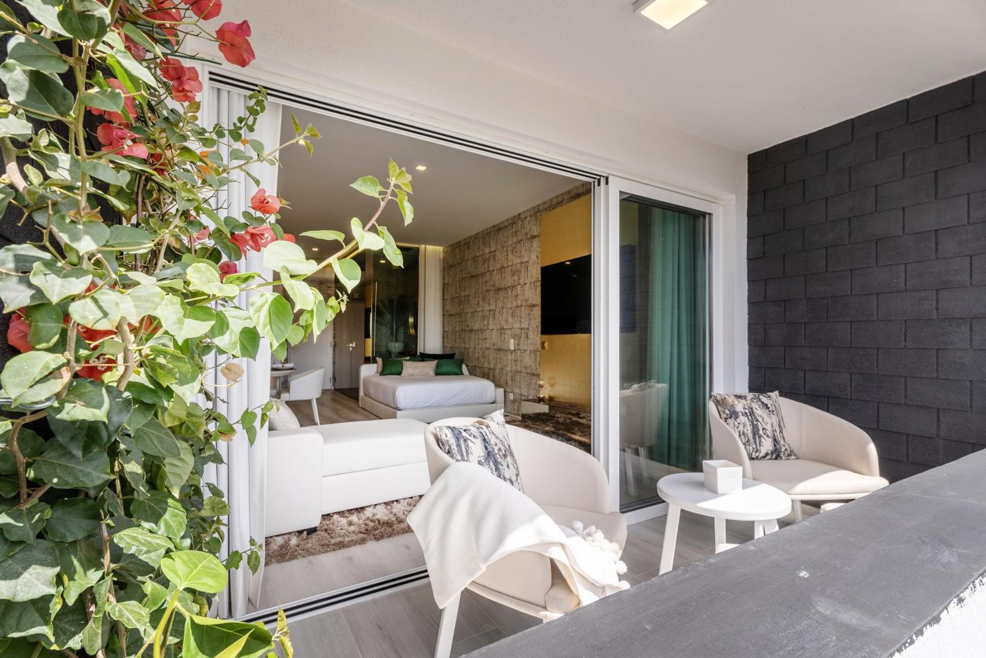 Apartment Whome Seaside Retreat With Balcony Close To Casino