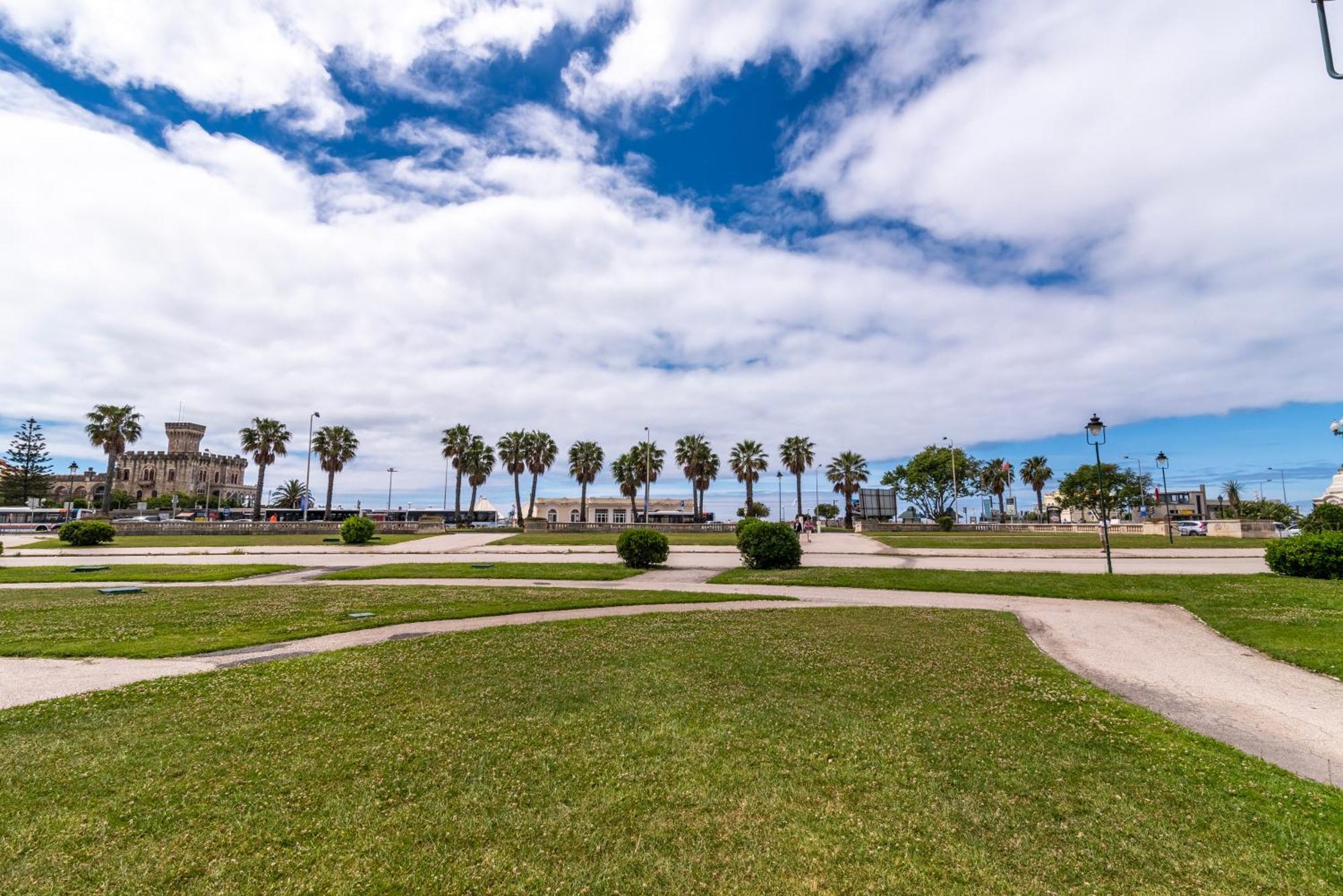 Whome Seaside Retreat With Balcony Close To Casino Apartment *