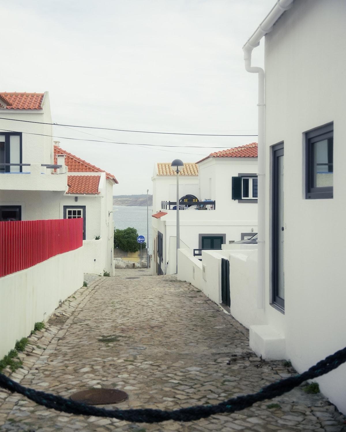 1 Minute From - Wood Chalet *