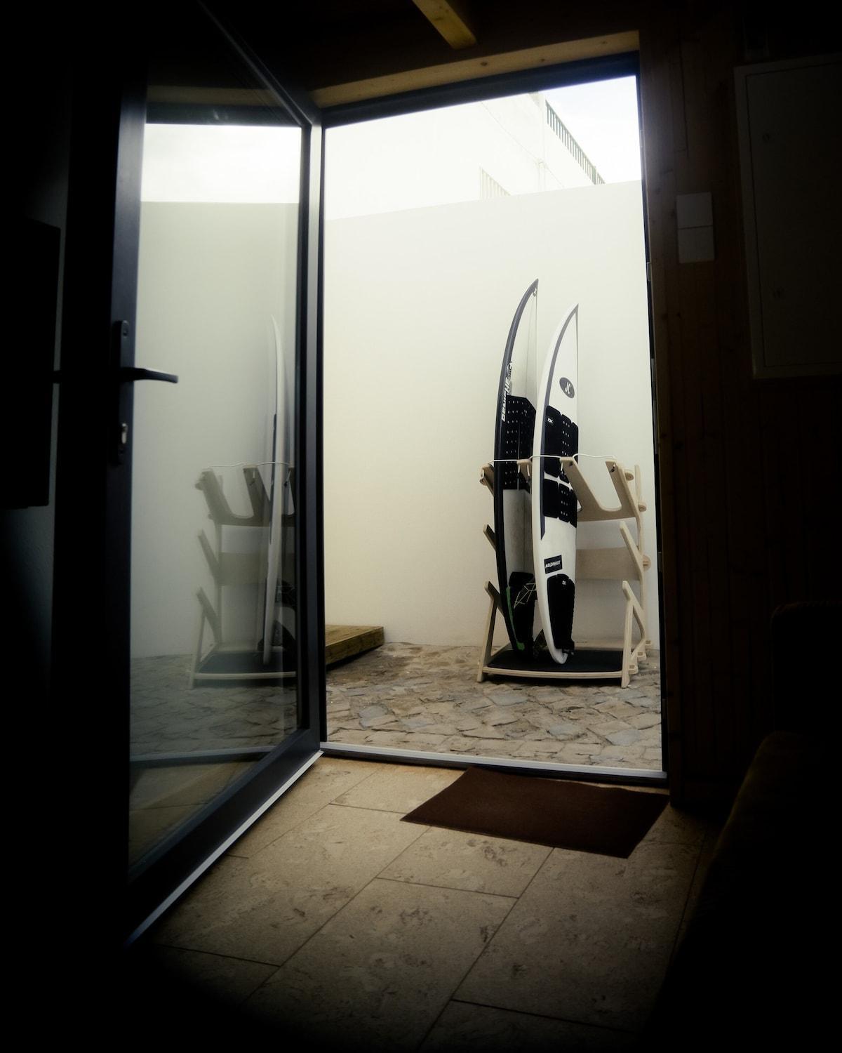 1 Minute From - Wood Chalet *
