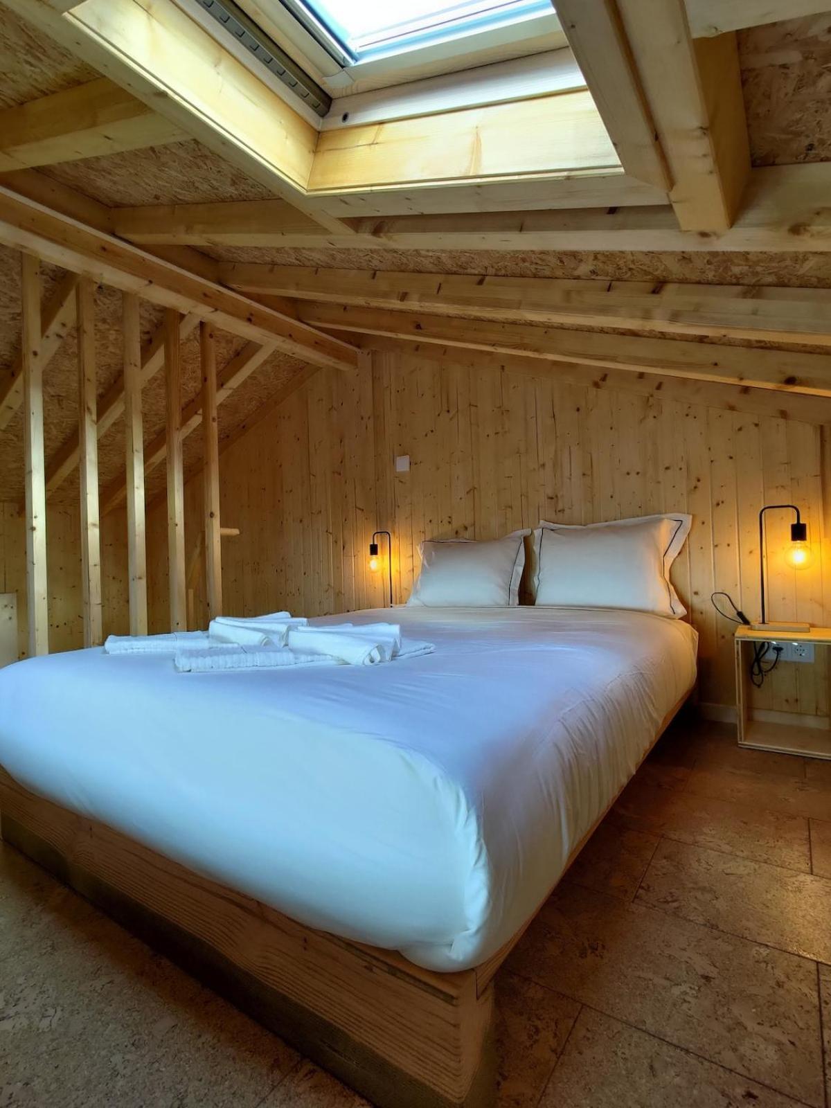 1 Minute From - Wood Chalet Baleal