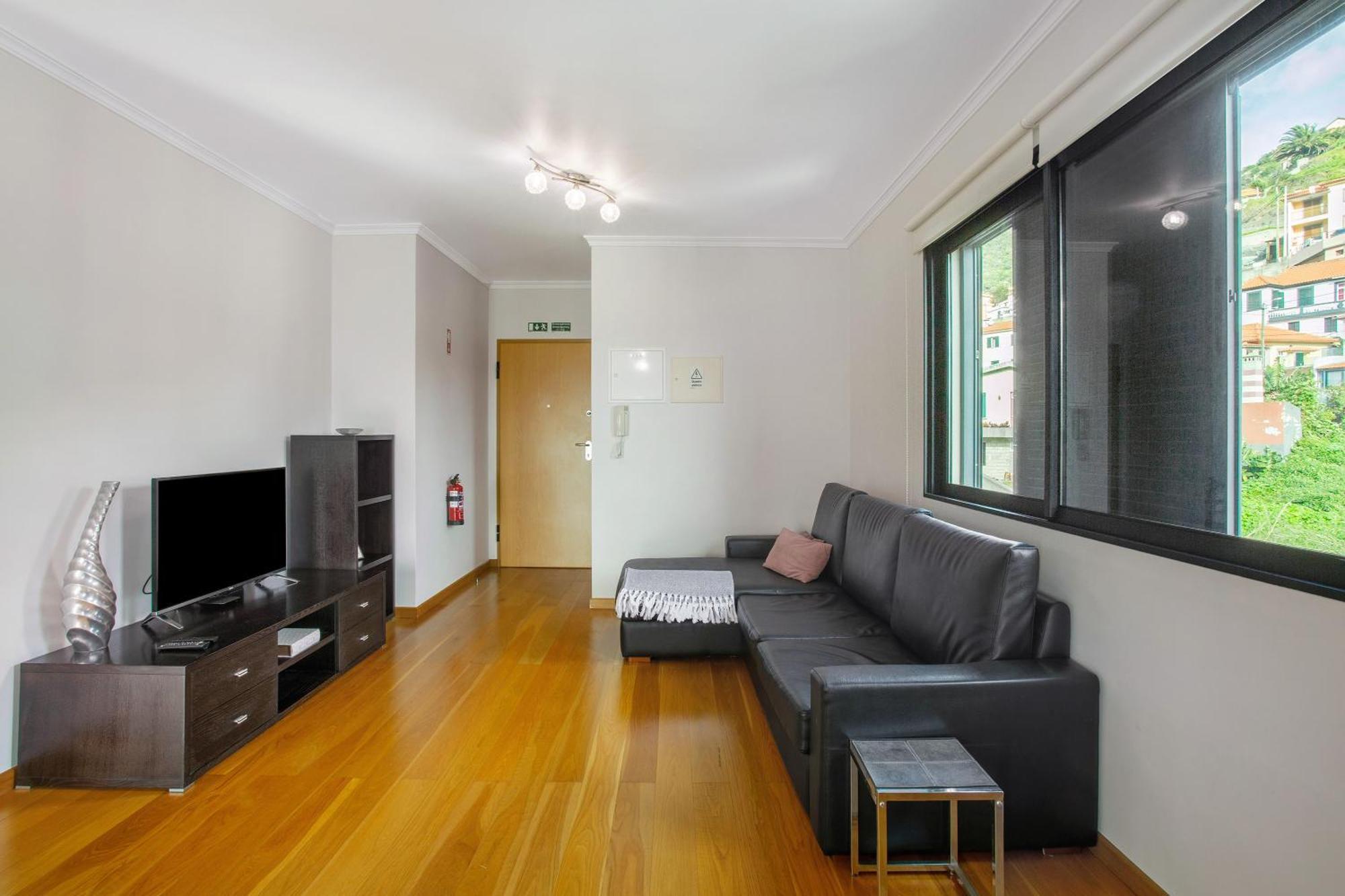 Eden Apartment *