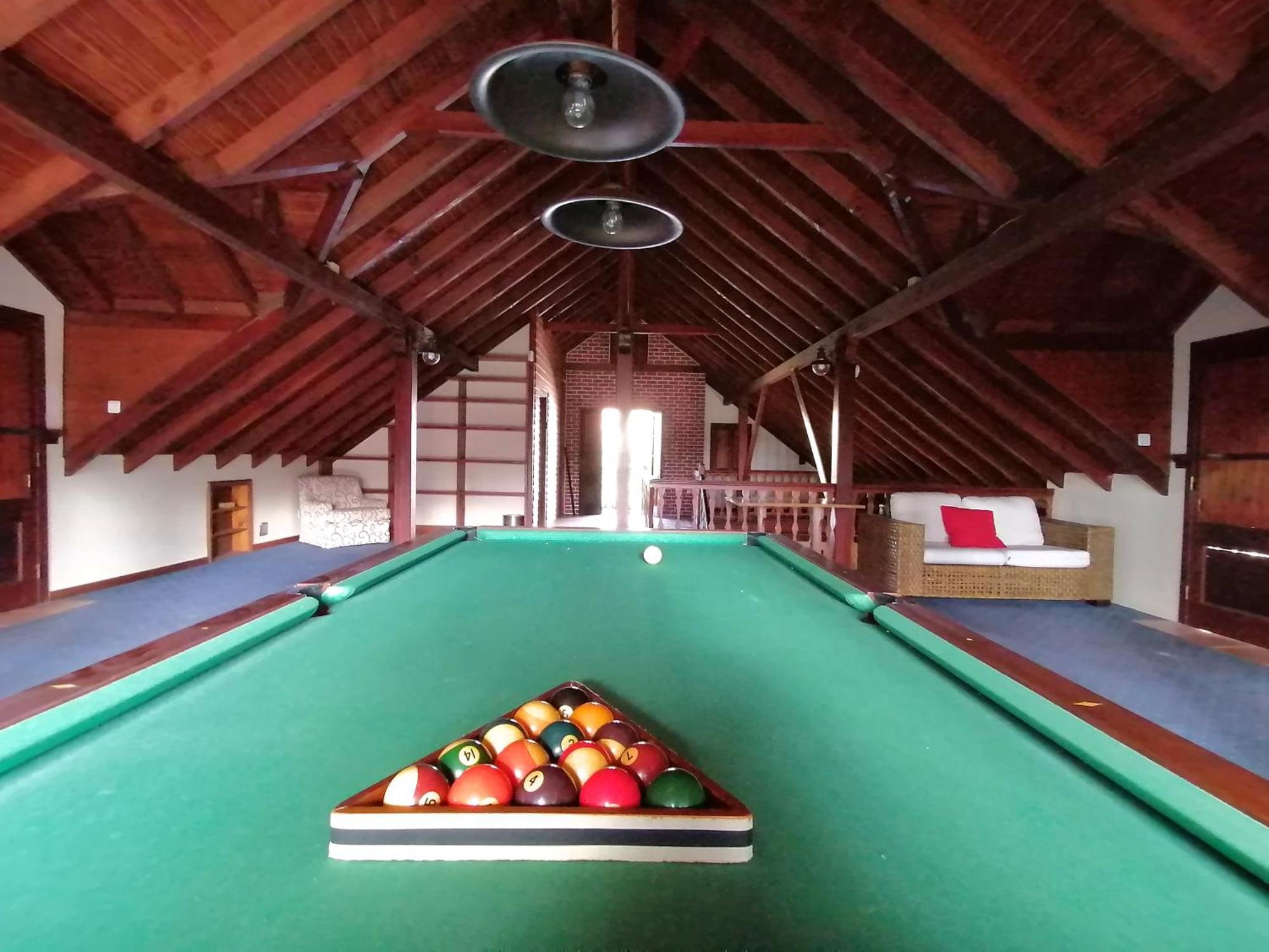 Chalet Santana, Flowers's House *