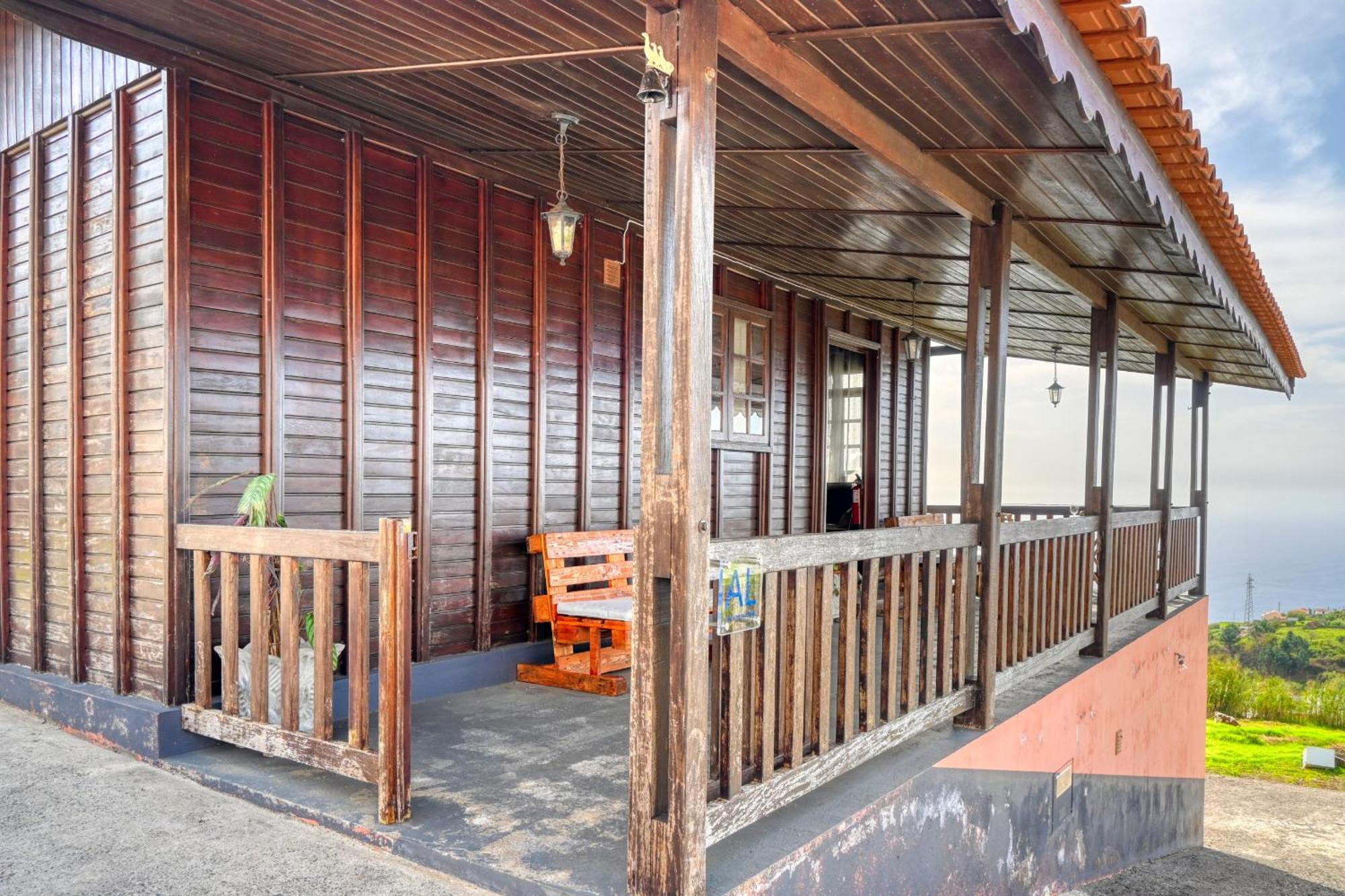 Do Relogio D'agua, A In Madeira Chalet *