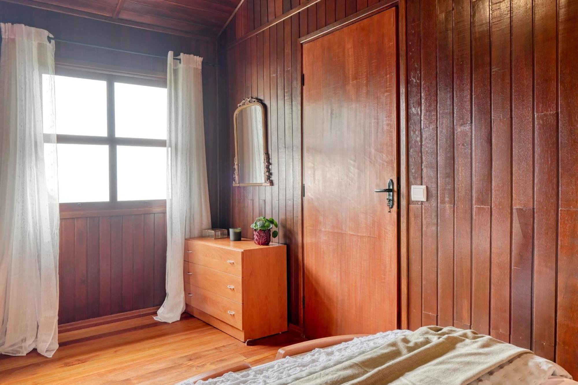 Do Relogio D'agua, A In Madeira Chalet *