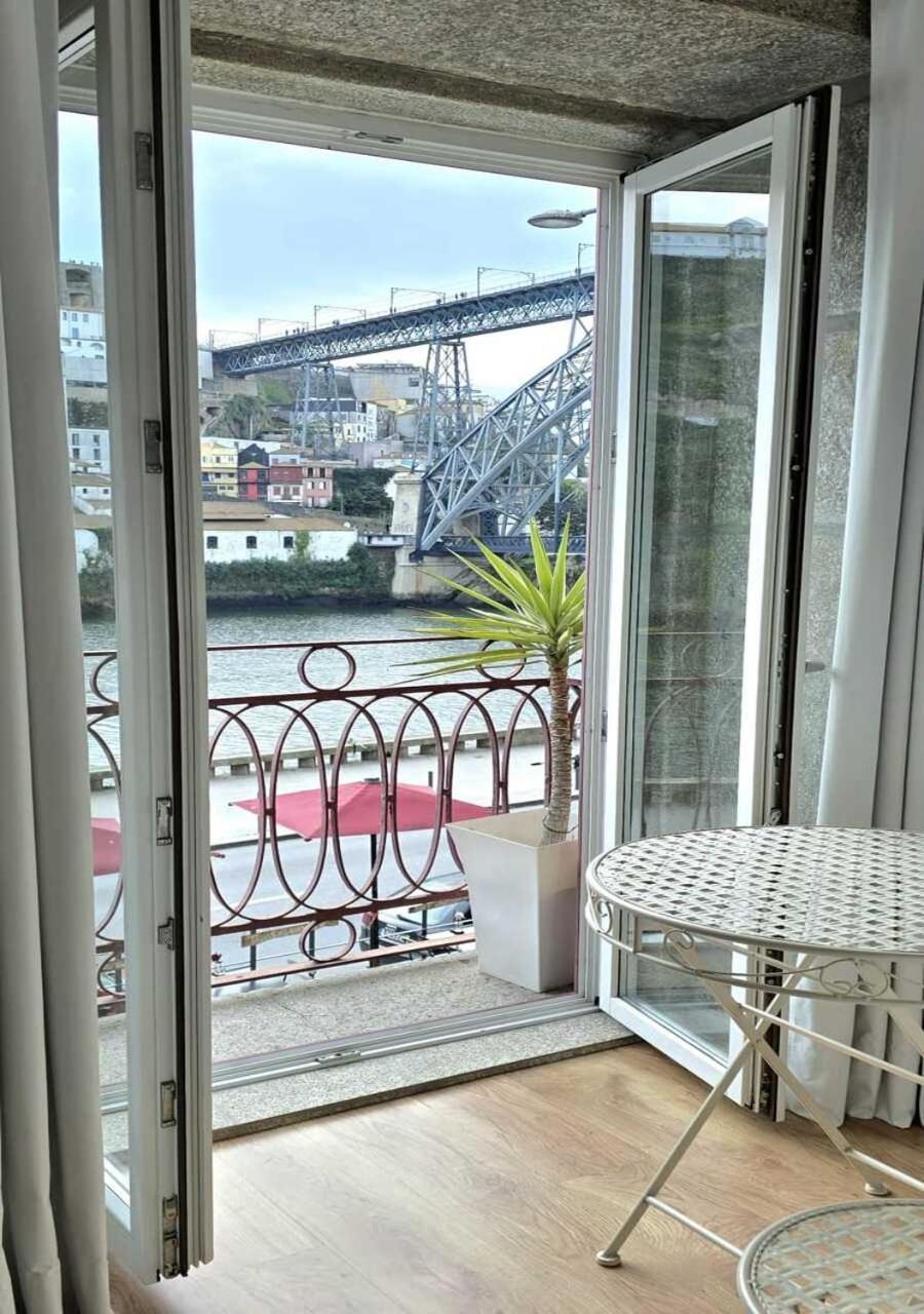 Red House By The River Apartment