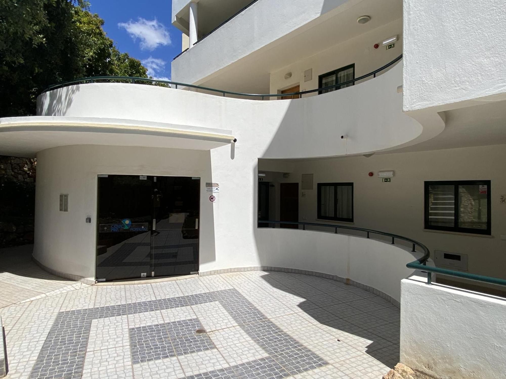 Bayview Apartment *