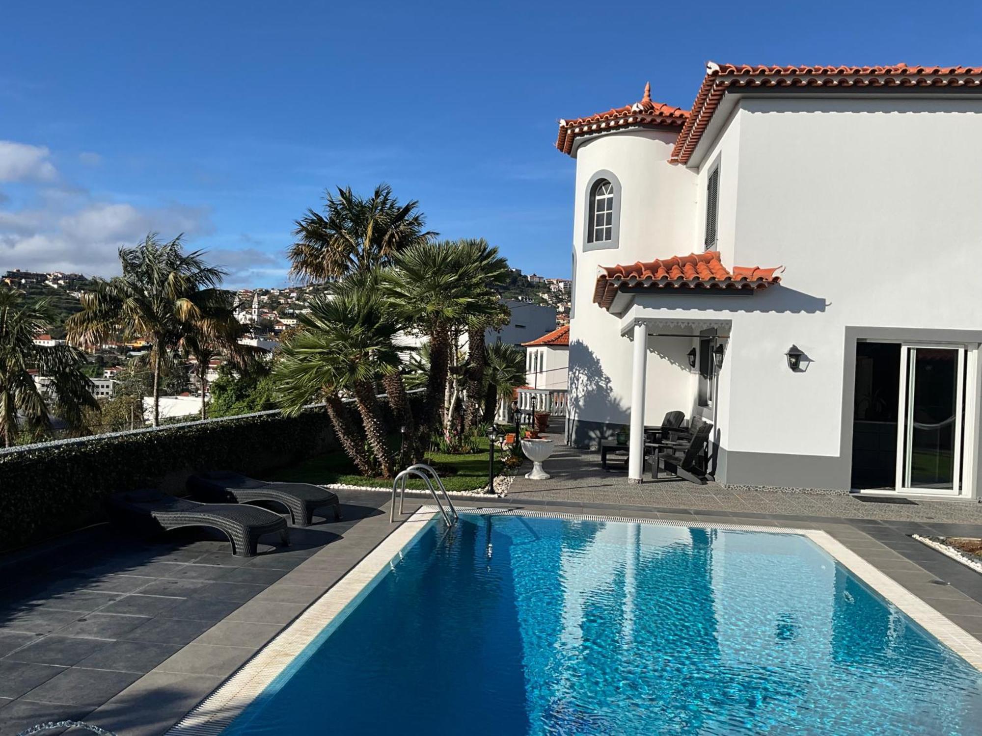 Funchal Apt- Sleeps 2 - Pool & Parking - Madeira Funchal (Madeira)