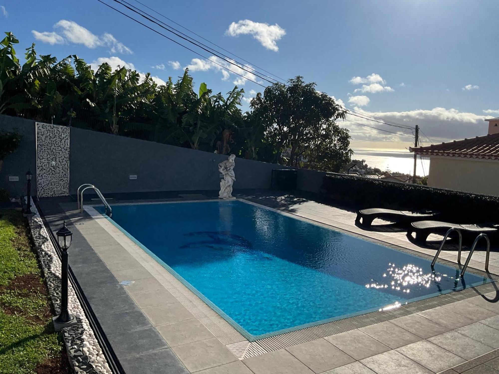 Funchal Apt- Sleeps 2 - Pool & Parking - Madeira Appartement Funchal (Madeira)