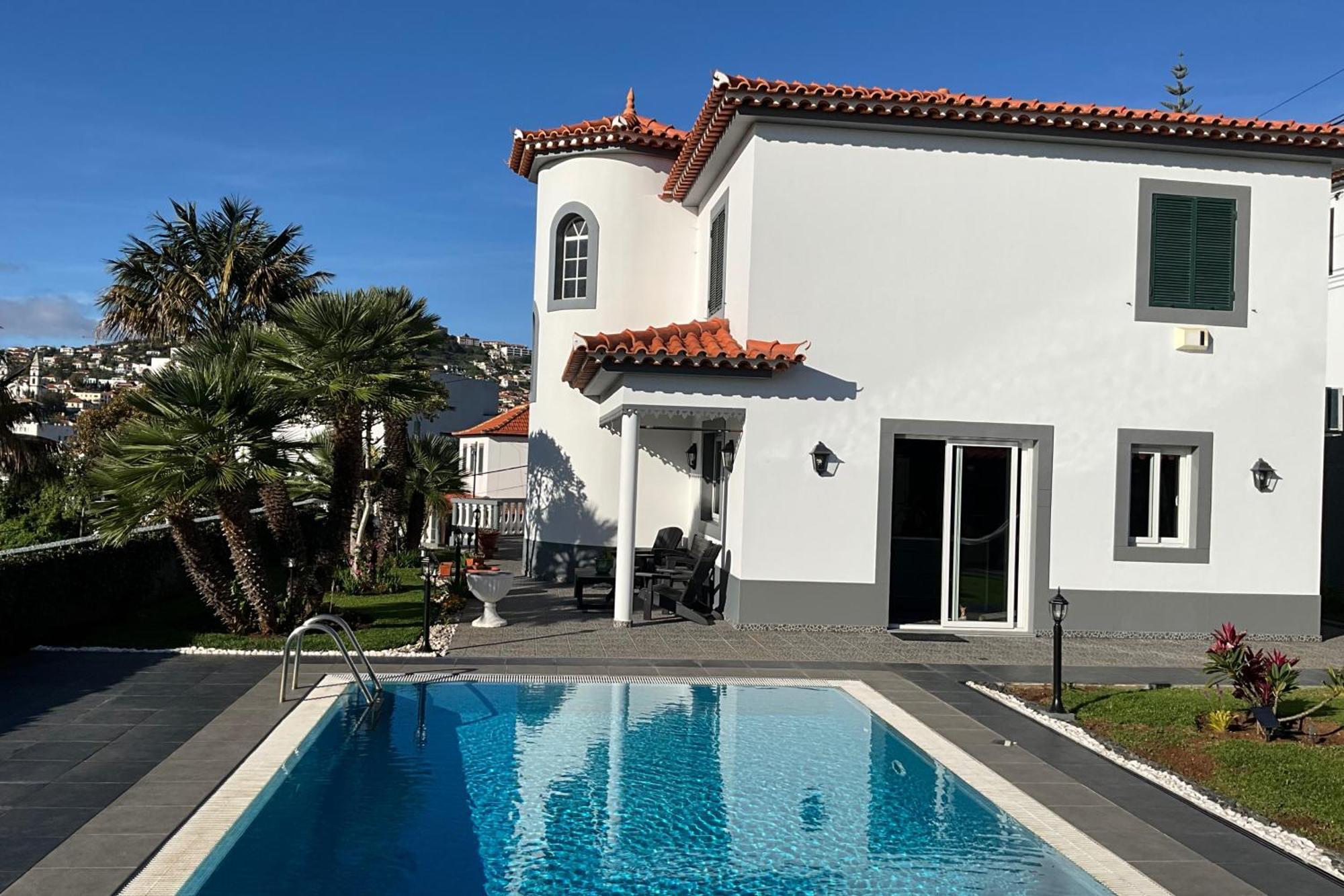 Funchal Apt- Sleeps 2 - Pool & Parking - Madeira * Funchal (Madeira)