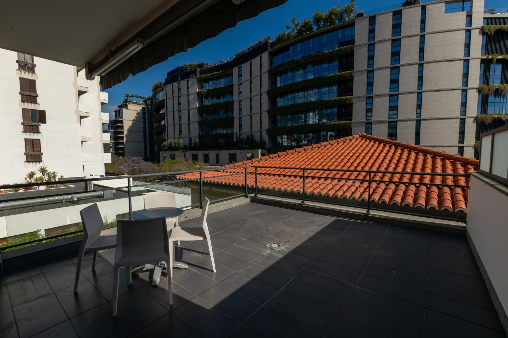 Apartment Sunscape - 2 Bdr, Avenida Infante, Front Of Savoy Palace *