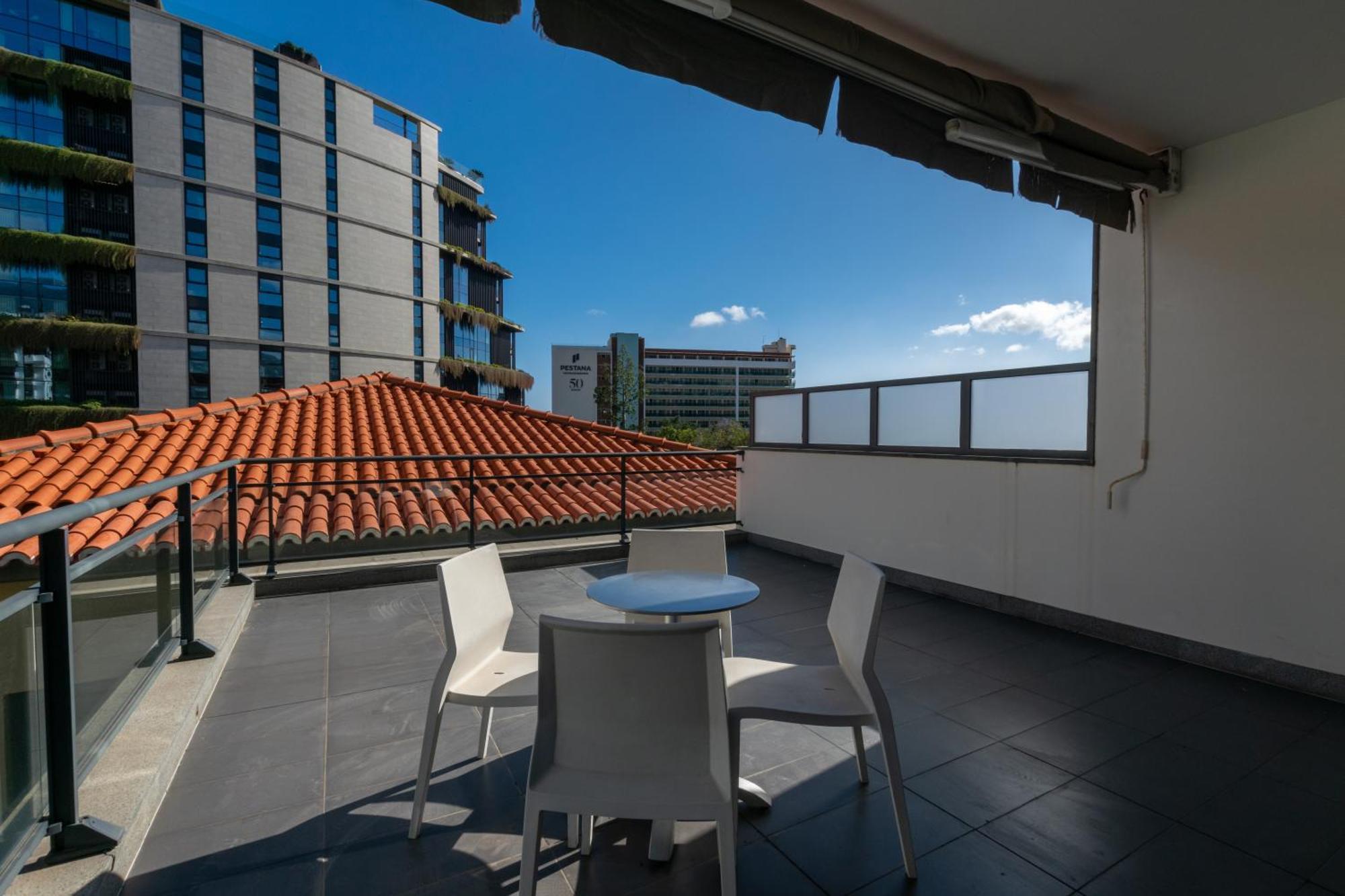 Sunscape - 2 Bdr, Avenida Infante, Front Of Savoy Palace Apartment Funchal (Madeira)