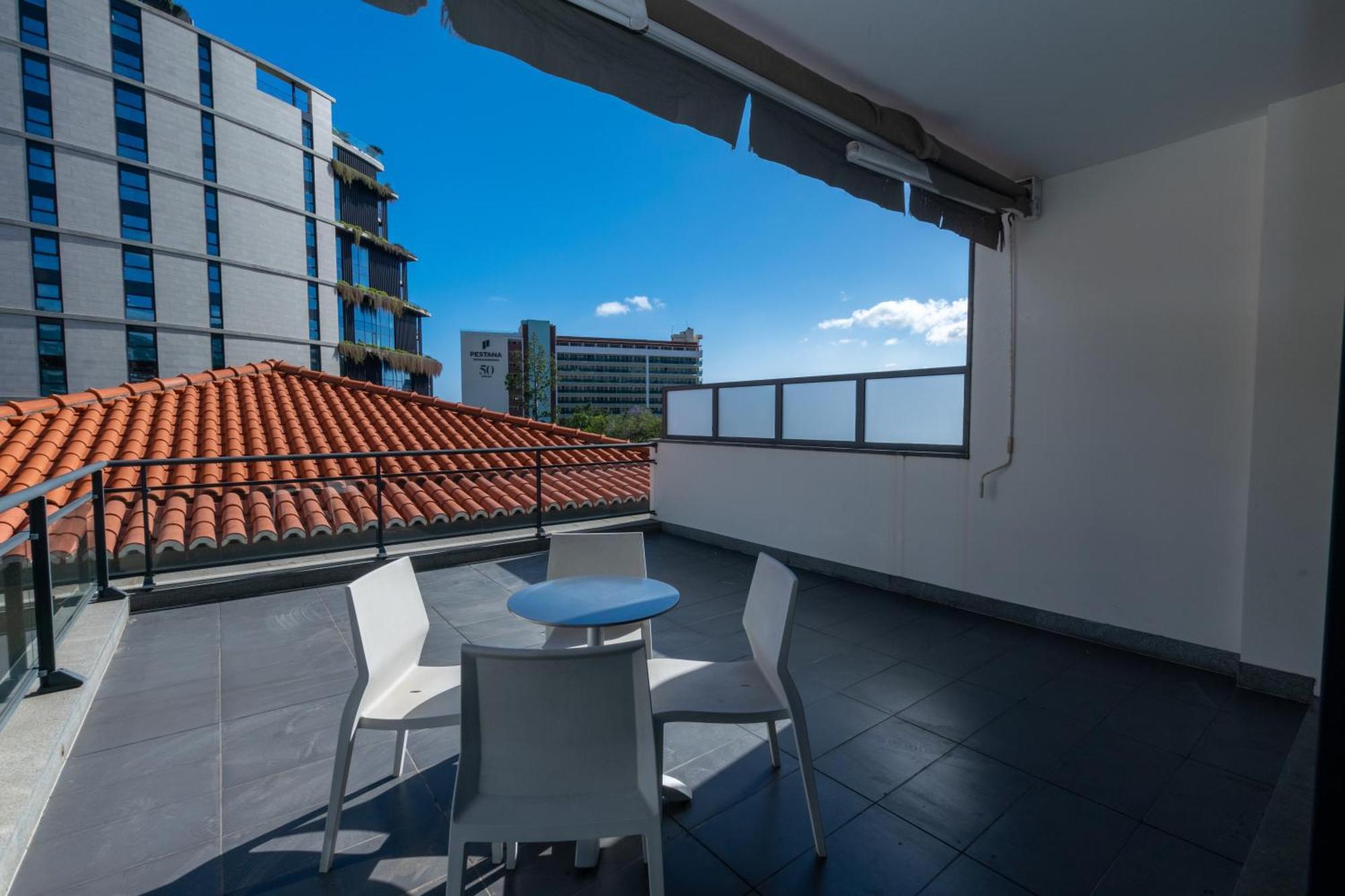 Apartment Sunscape - 2 Bdr, Avenida Infante, Front Of Savoy Palace