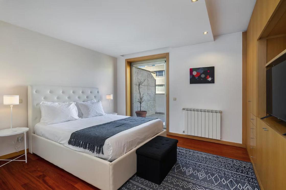Whome Penthouse Luxe - Views, Terrace & Parking Apartment *