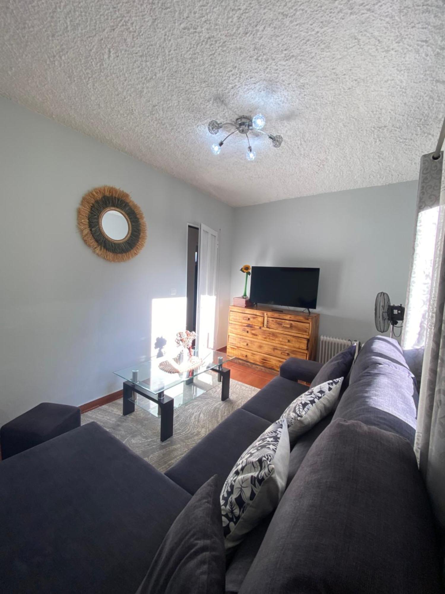 2 Bed , Sea View, 10 Minutes Walk To The Apartment *