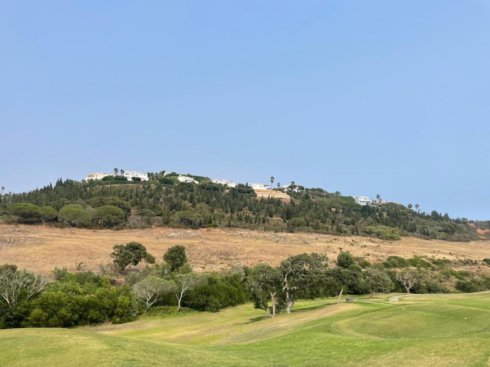 Stunning With Pool & View Near *