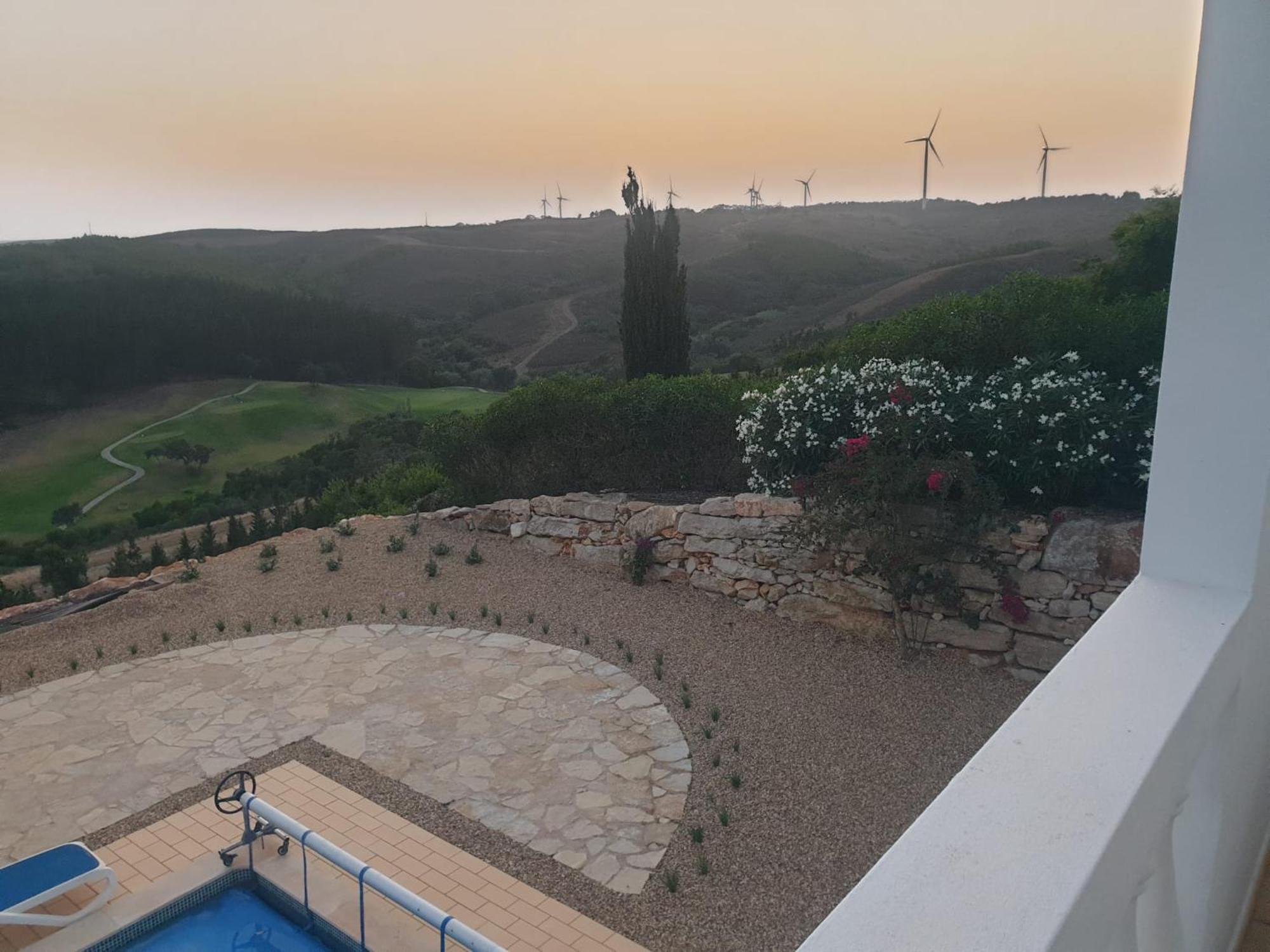 Villa Stunning With Pool & View Near
