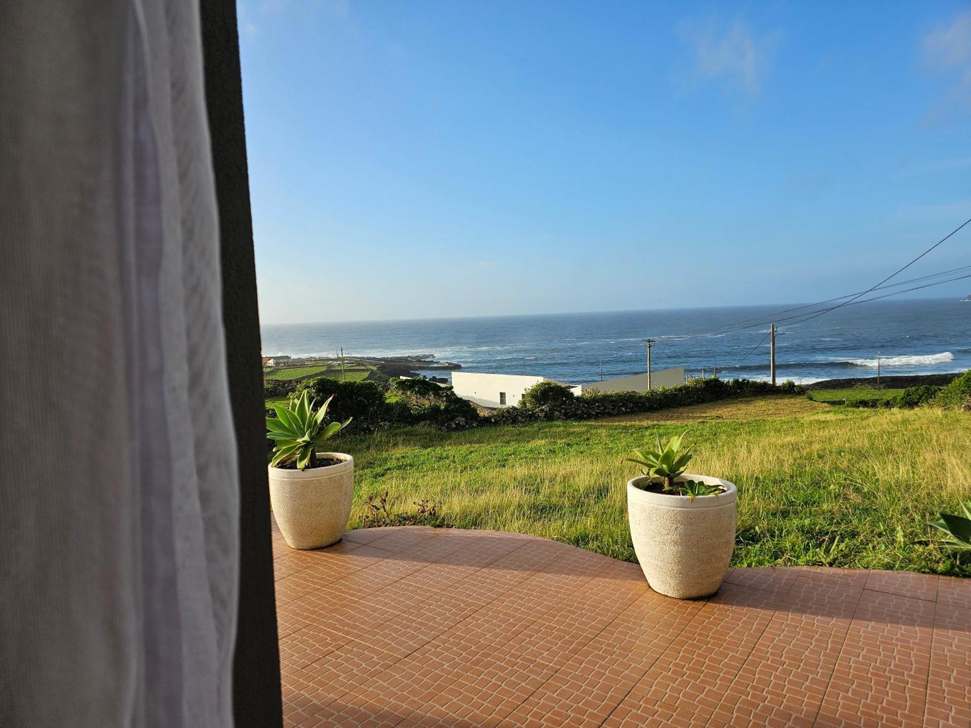 Sea Breeze Apartment *