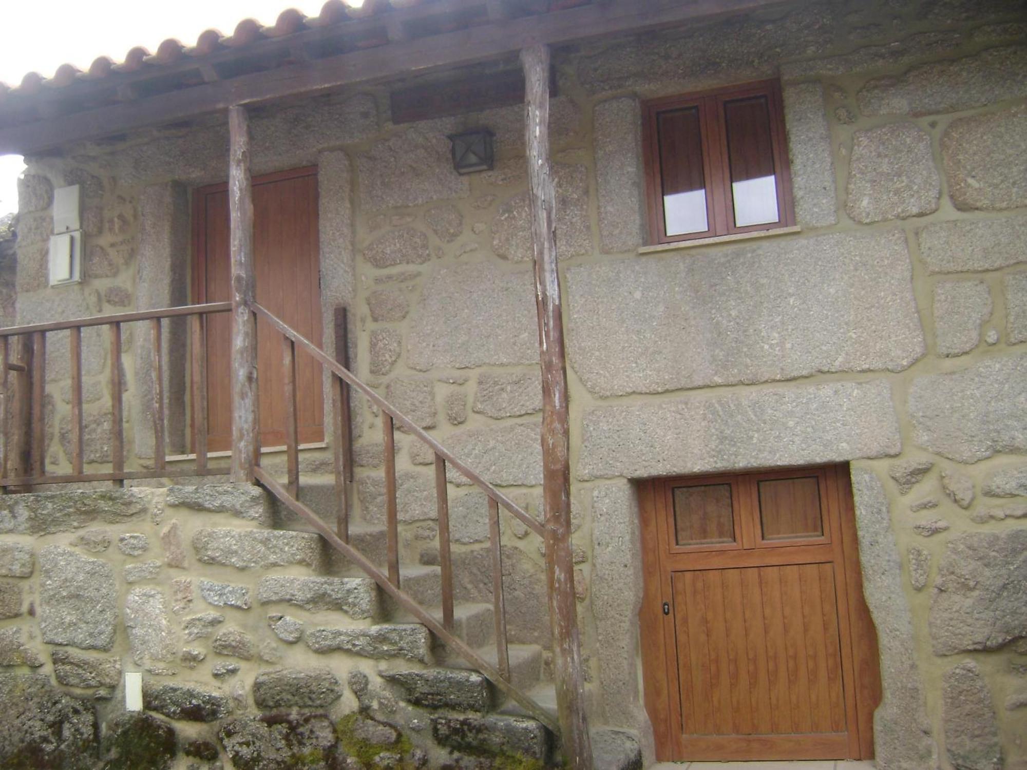 Mit Grossem Pool In Serra Holiday home