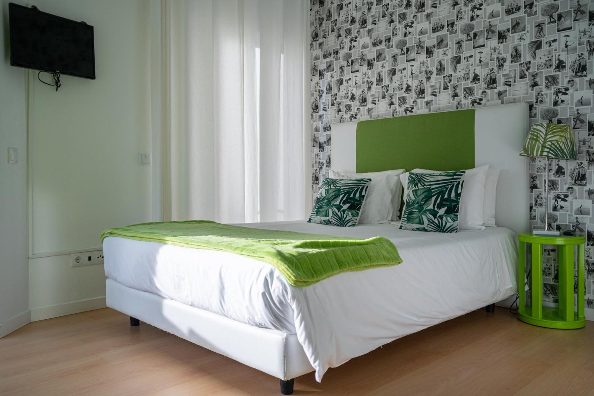 By The Sea - Bed & Breakfast