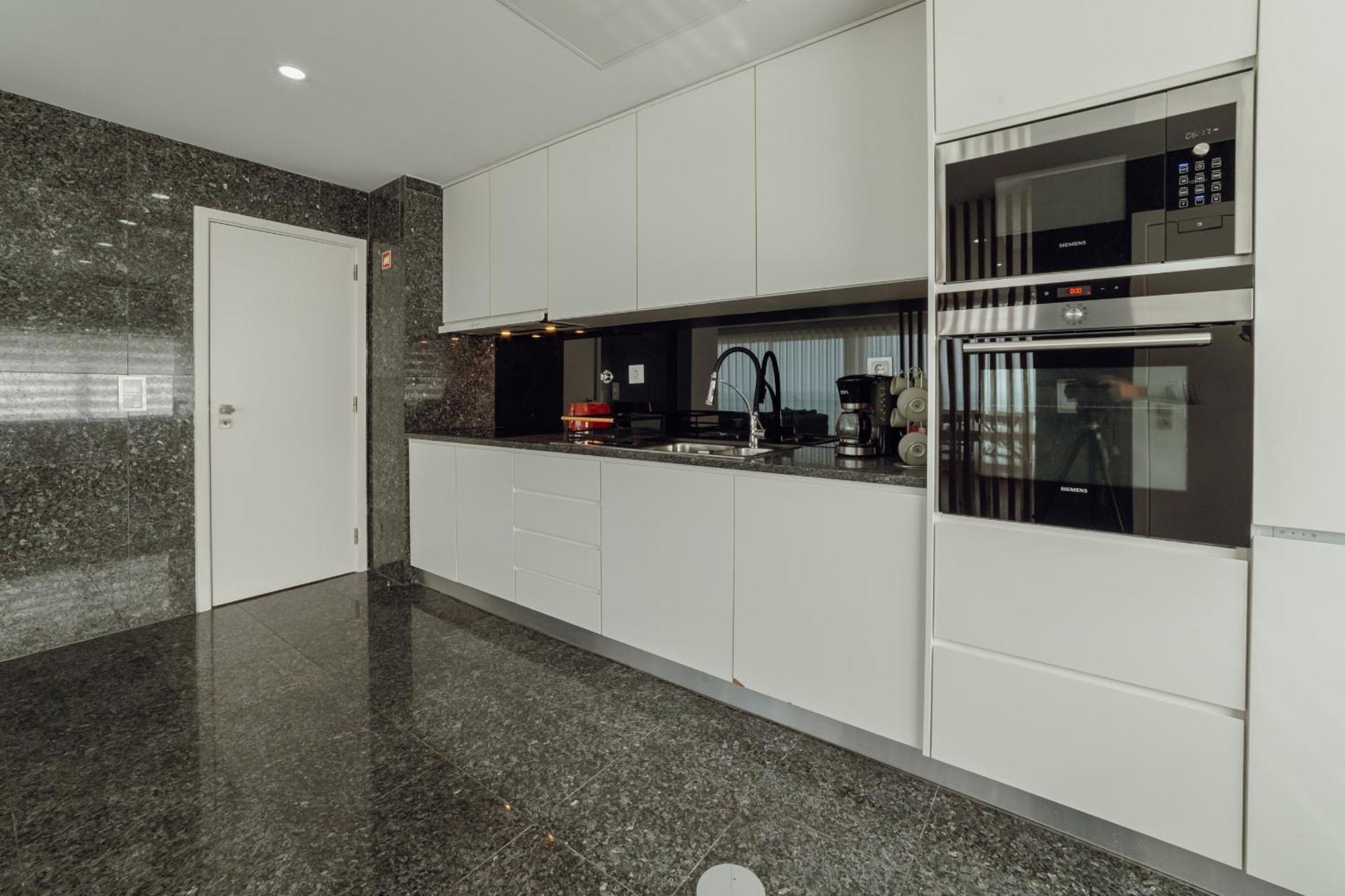 Modern Grand Seaside & Seaview By Vacationy Matosinhos (Porto)