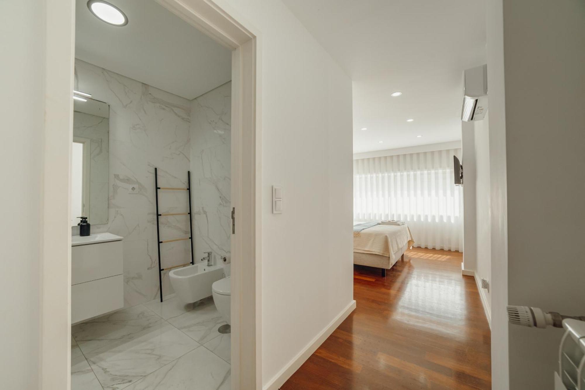 Modern Grand Seaside & Seaview By Vacationy Matosinhos (Porto)