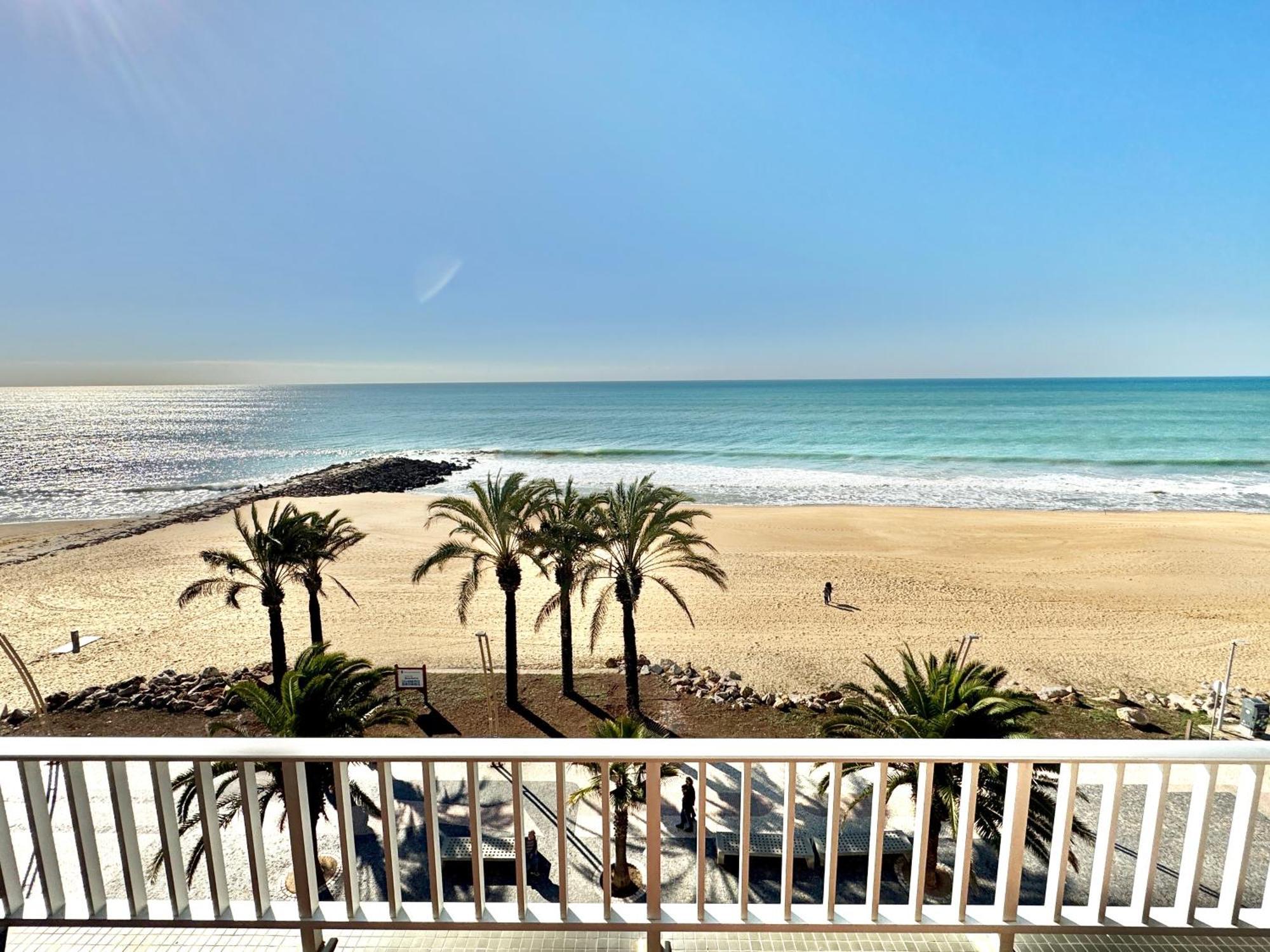 Sea Front 180º View With Ac And Wifi * Quarteira