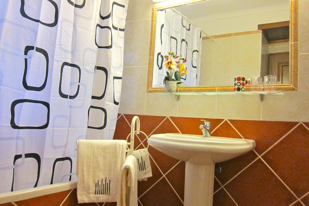 5 Bedroom Private Tenazinha Iii, Pool, Garden, Bbq Villa Albufeira