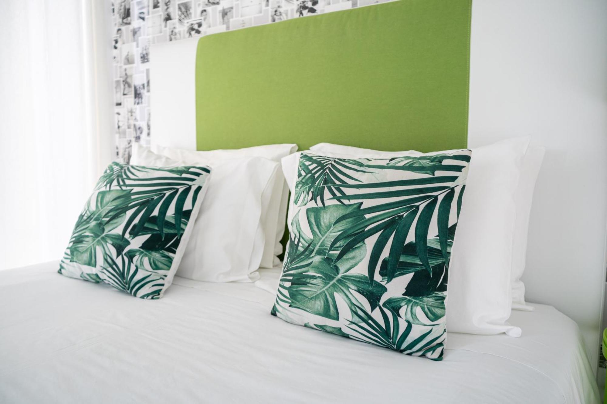 Bed & Breakfast By The Sea - 3*