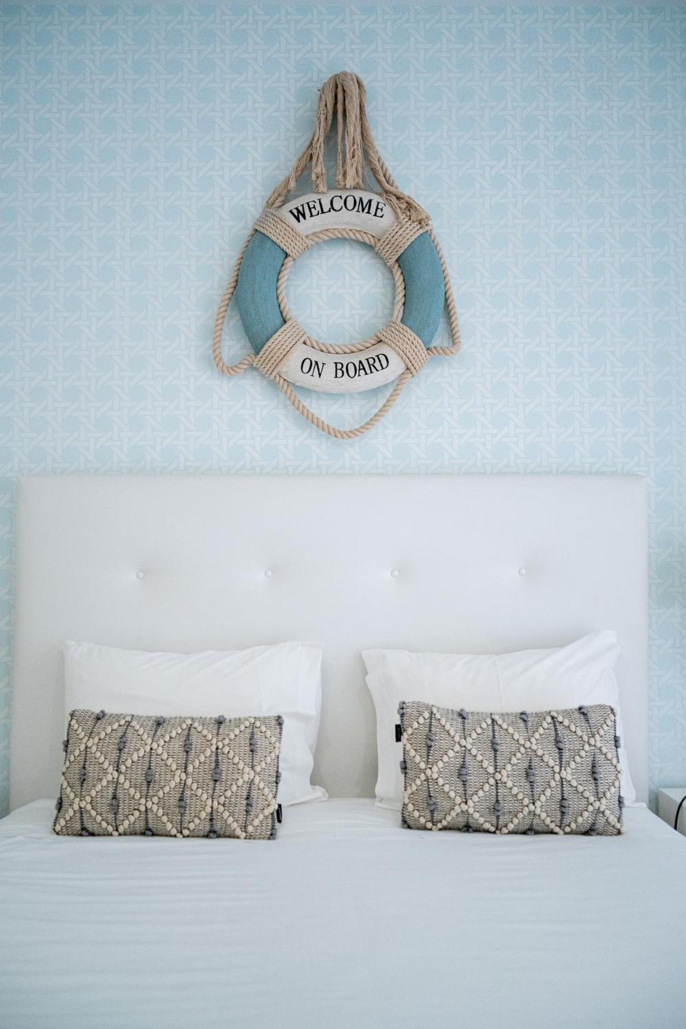 Bed & Breakfast By The Sea - 3*