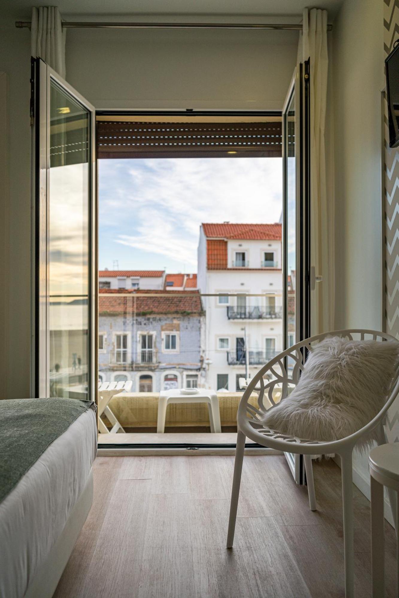 By The Sea - 3* Nazare