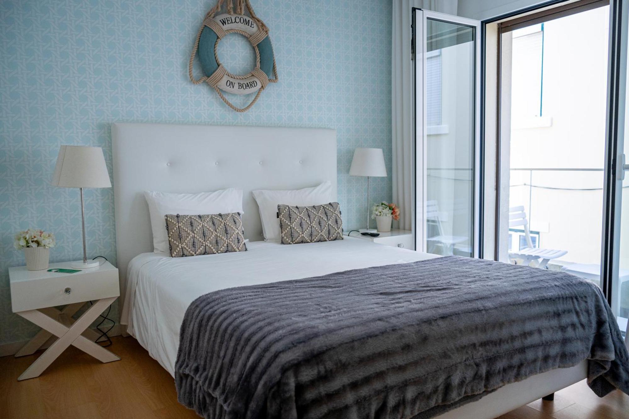 By The Sea - Bed & Breakfast Nazaré