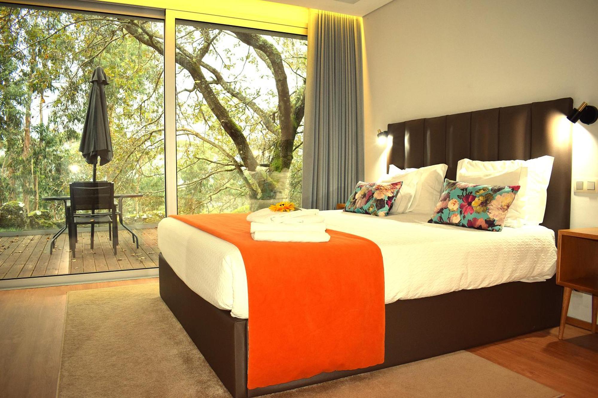 Lodge Oak Nature